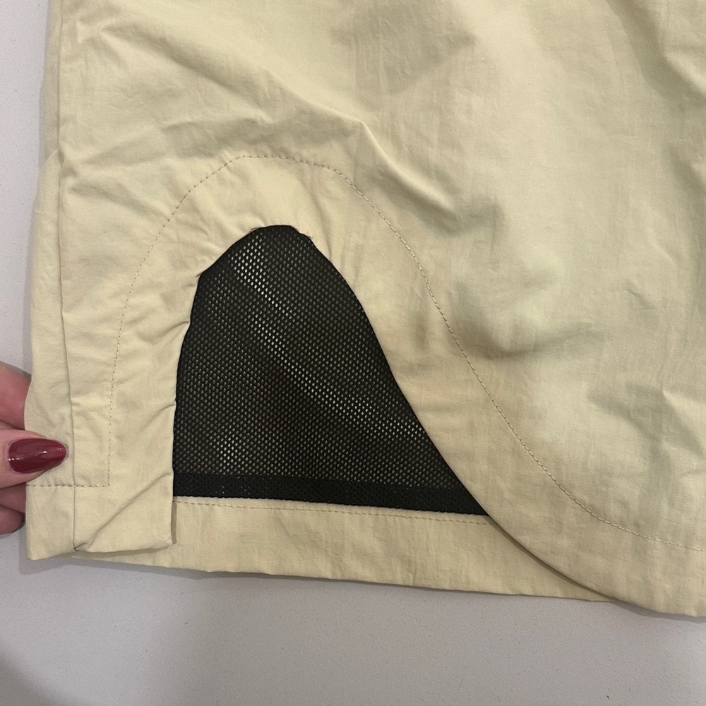 💰$10 CLOSET SALE 💰 Arrow Beige Mini Nylon Skirt - Picture 4 of 7